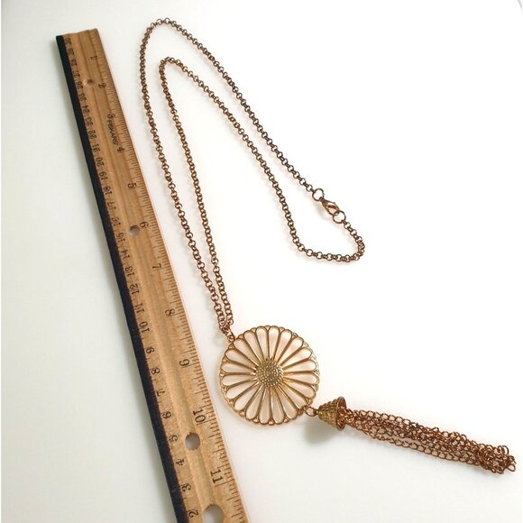 Vintage Goldtone Flower Pendant Necklace Chain Tassel Lobster Clasp 28 In Length - Picture 6 of 6